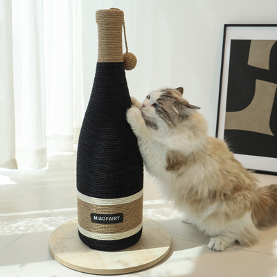 Бутылка красного вина сизаль кошачий царапает кошачий покров