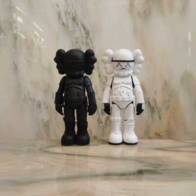 Кукла MAND KAWS White Soldier имеет полную четыре цвета, готовые дизайнерские куклы, украшения для кукол, популярные.